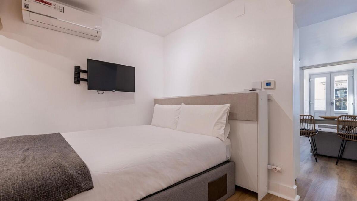 Arch Apartment *