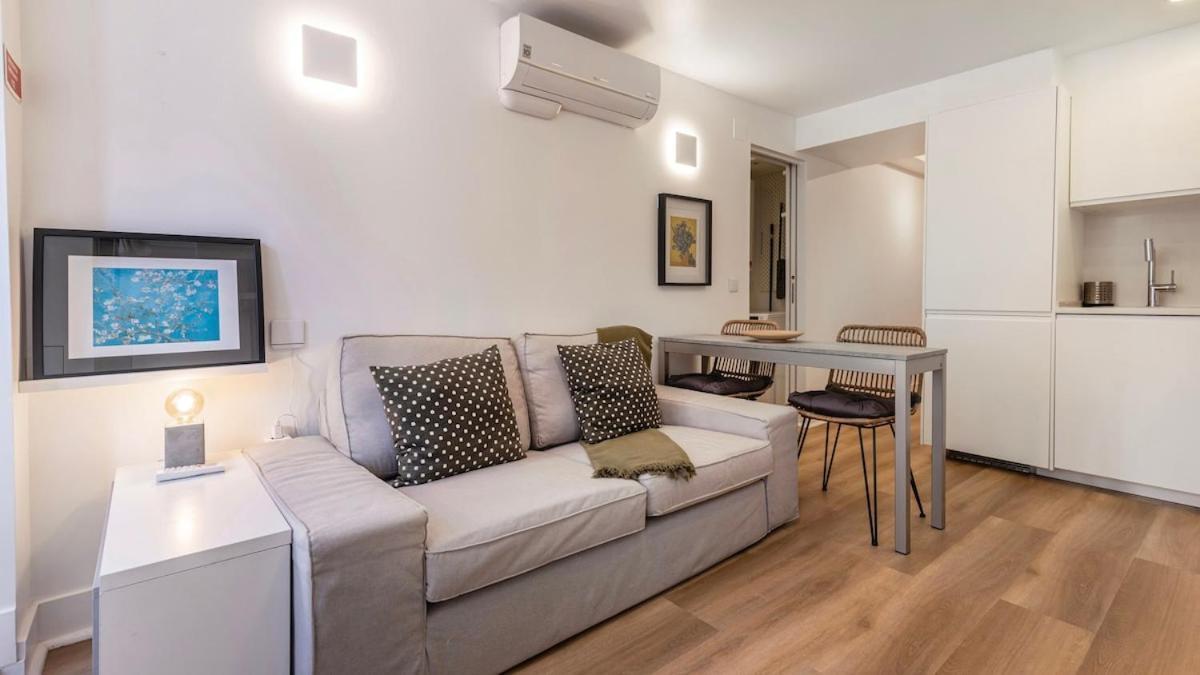 Arch Apartment *